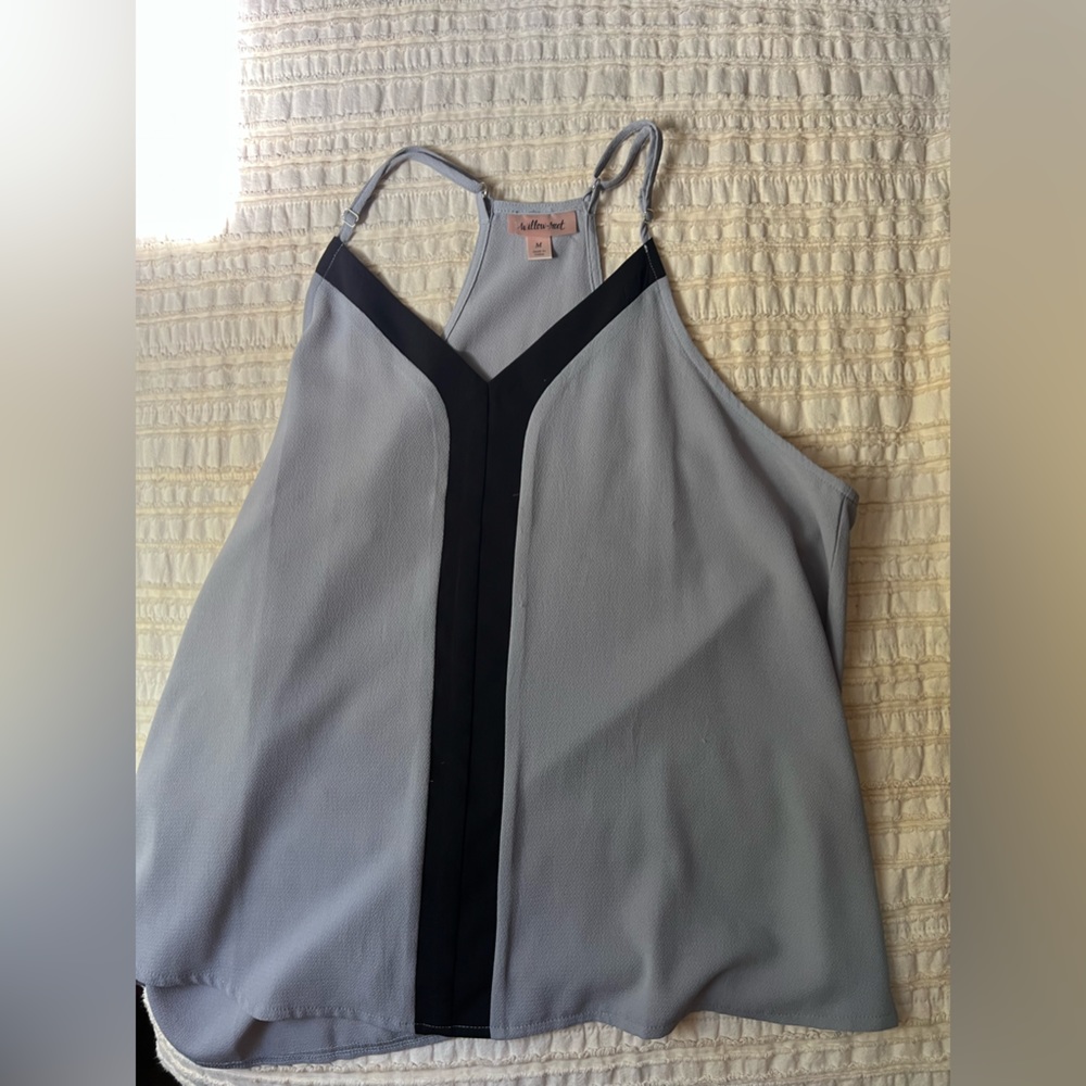 Willow and root sized medium tank top greyish black hardly worn